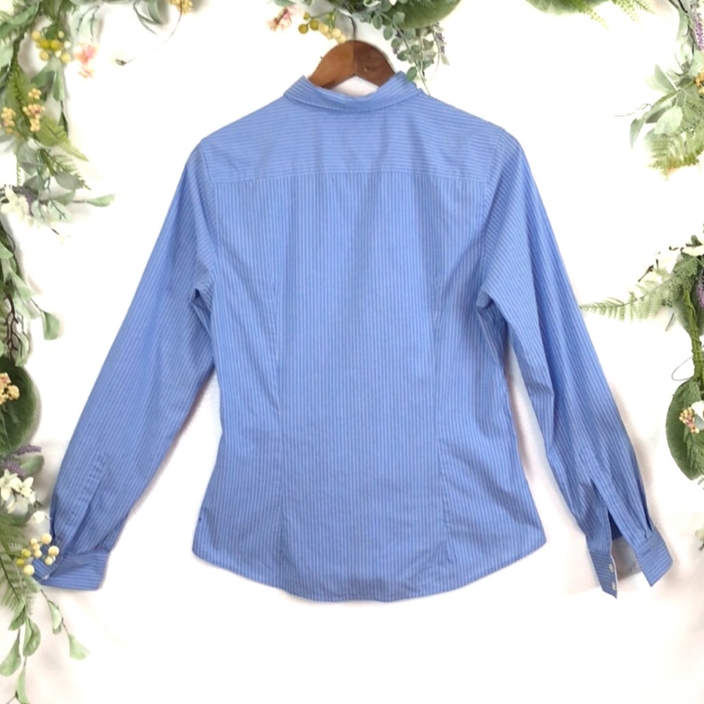 Banana Republic blue and white button up blouse - Picture 2 of 4